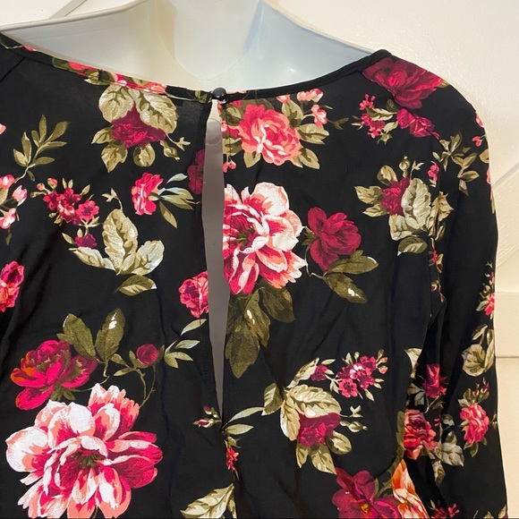 Forever 21 Floral Printed Faux Wrap Surplice Long Bell Sleeve Romper Sz Small - Picture 4 of 6
